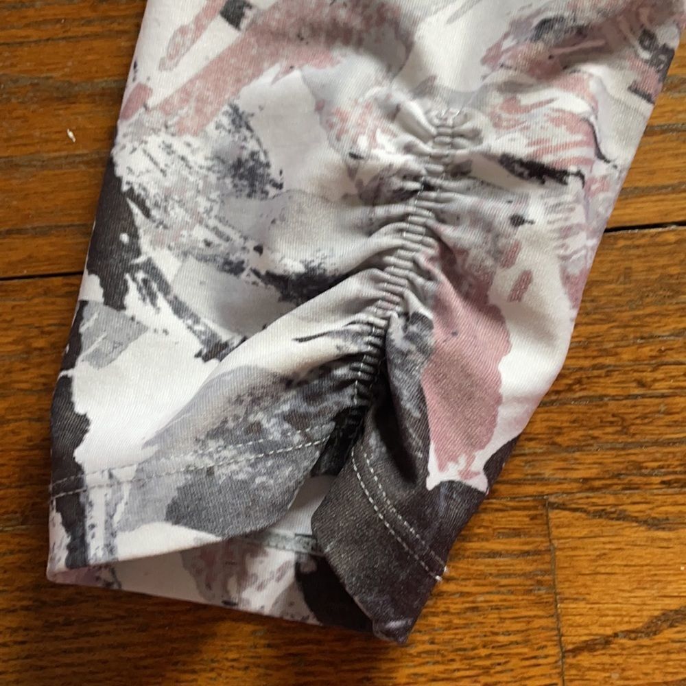 Calvin Klein Performance Abstract Flower Patterned Leggings - Picture 9 of 9